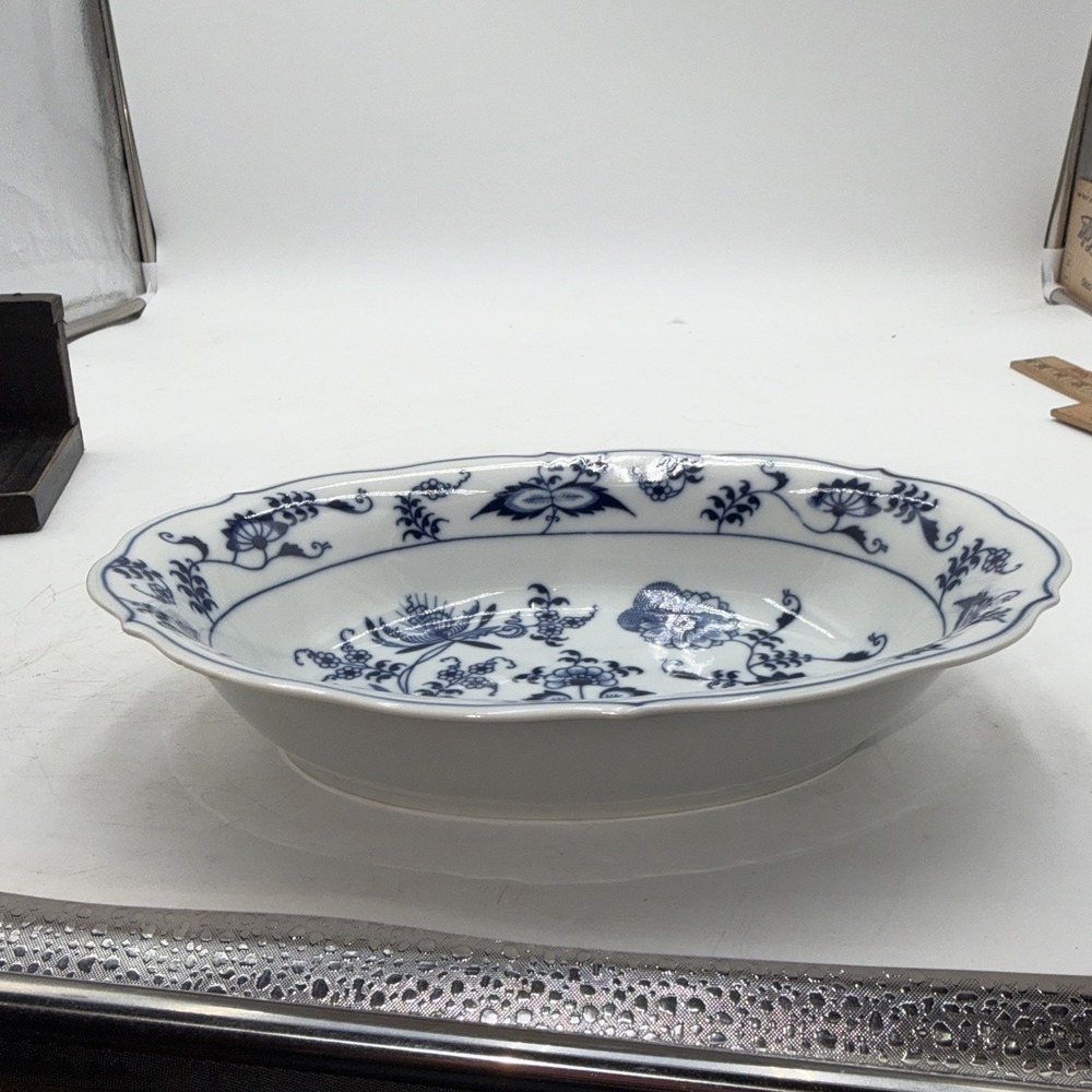 Vintage Blue Danube Oval Serving Bowl 10" X 7 3/4" Blue Onion - Picture 3 of 10